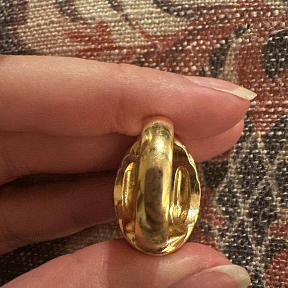 Elegant Gold Tone Statement Vintage Ring - Picture 5 of 6